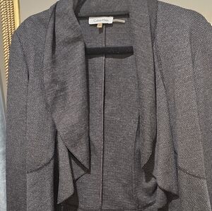 Calvin Klein medium blazer with a sleek Y2K silhouette. Struct